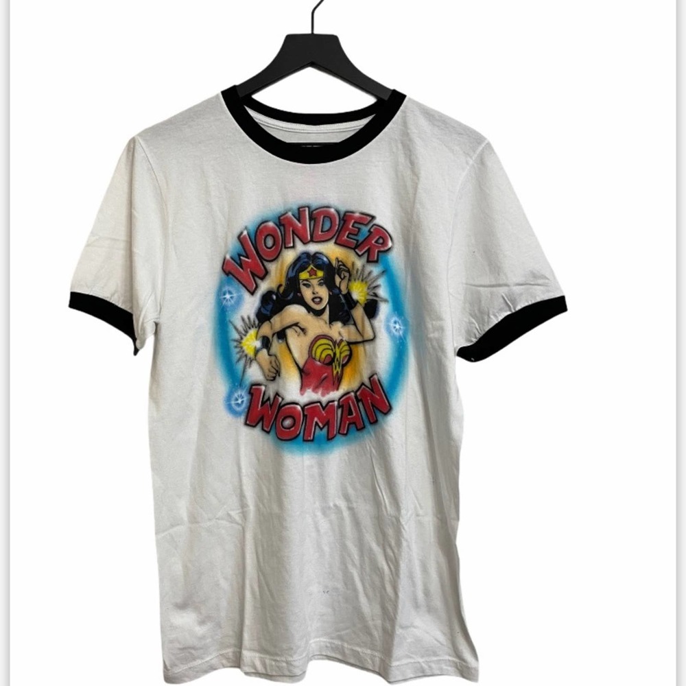 Wonder Woman T-shirt in Sz Medium